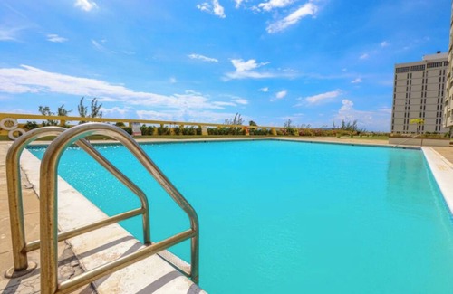Kingston Apartment | Step into a world of luxury and comfort. A Stunning View … Pool, AC & Hotwater