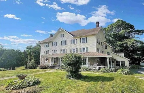 Clintondale Apartment | Step into history & unwind at Spring apt a charming 🏡 at the❤️of NYHudson Valley