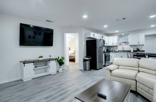River Oaks House | Step Into Paradise
