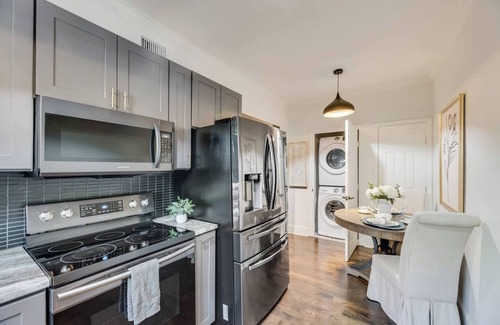 Old East Dallas Condo | Step into refined comfort in this charming Dallas jewel box, where historic architecture meets luxury finishes. Featuring a hand-scraped hardwood foyer, Carrera marble bath, high-end kitchen, and award-winning courtyard.