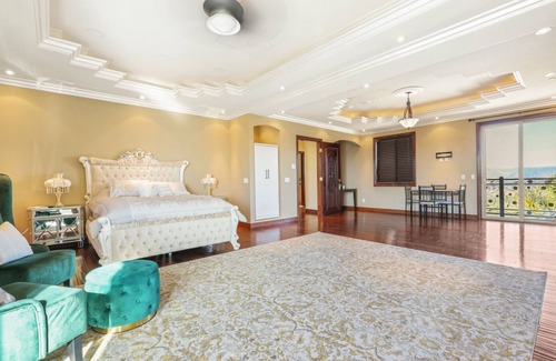 Escondido House | Step into the luxury at this palatial venue in the hills of San Diego.