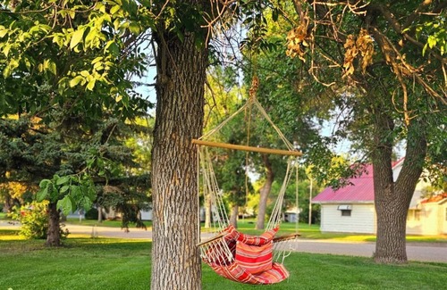 Bowdle House | "Step right into nature's theater with our VRBO home as your backdrop!"
