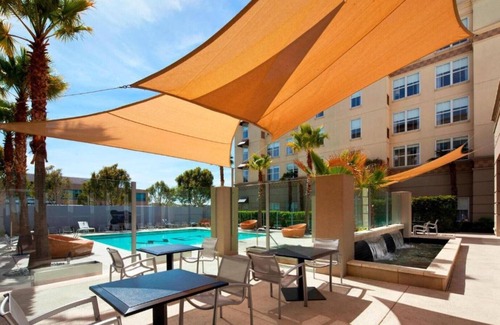 Newark House | Step up your stay at our boutique Newark, California