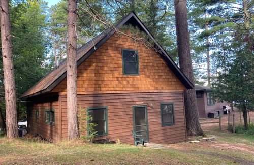 Sayner Cottage | Stepaway Vacation Rentals- Bowman's Pine Hollow