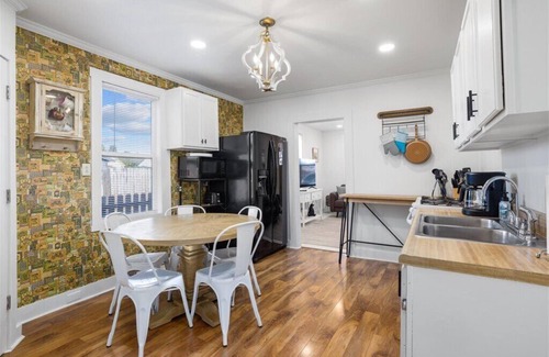 Red Lodge Cottage | Stephanie's Cottage - cozy retreat, pet friendly