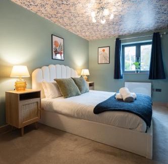 Easton Apartment | Steppe - 1 Bedroom Luxury Apartment by Mint Stays