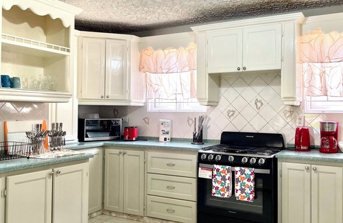 Graeme Hall Terrace House | Steps 2 Beach is the Perfect Family Home 2 Minutes Walk to the Beach!