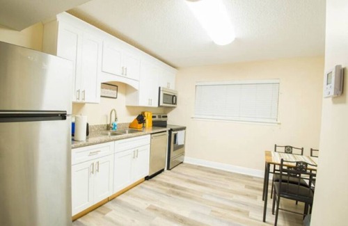 Biloxi Apartment | 💥👣STEPS 2 BEACH🏖️ /SLEEPS 4 & NEARBY CASINOS🎰