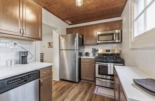 University District House | Steps 2 High ST - BIG Patio - Private parking- OSU