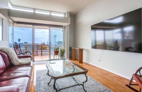 North Pacific Beach House | Steps 2 Ocean & Surfing Ocean Views Rooftop Deck