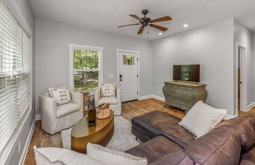 Mentone Cottage | Steps Away-brand new cottage, close to downtown