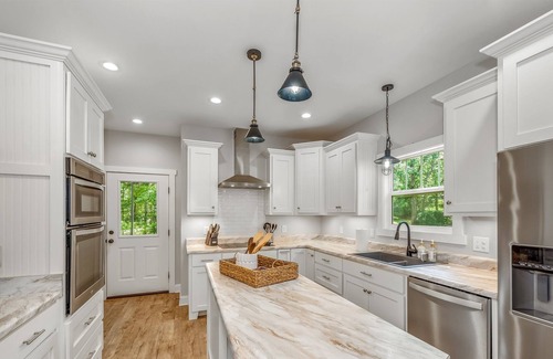 Mentone Cottage | Steps Away-brand new cottage, close to downtown
