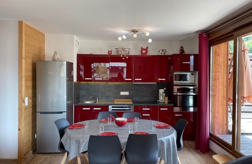 Les Gets Apartment | Steps Away from Centre and Slopes, Spacious 2BR Apartment with Great Amenities