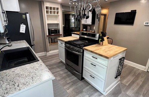 Bristol Apartment | Steps Away from Downtown Bristol - Cozy Family Retreat!