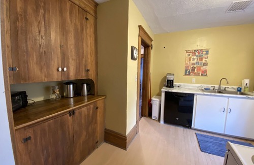 Elk Rapids House | Steps away from East Bay