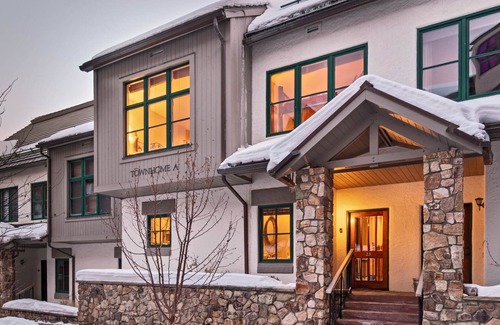 Highlands Townhomes House | Steps Away From Highlands Skiway Ski Slope | Chalet Verve