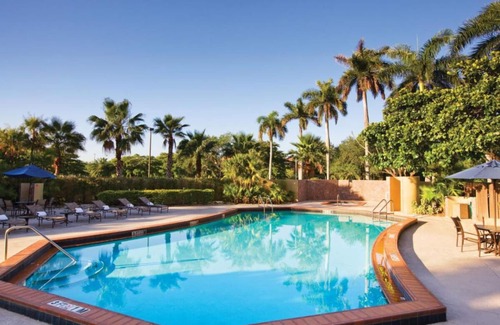 Ludlam Hotel | Steps Away from Miami's Int'l Airport! Free Airport Shuttle + Outdoor Pool