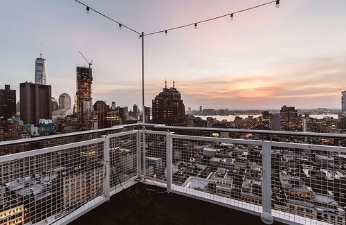 SoHo Hotel | Steps Away from Museum of Ice Cream! Experience Urban Luxury, Pet-friendly Hotel