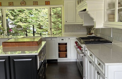 Annapolis House | Steps away from the Chesapeake Bay in the unique Bay Ridge community!