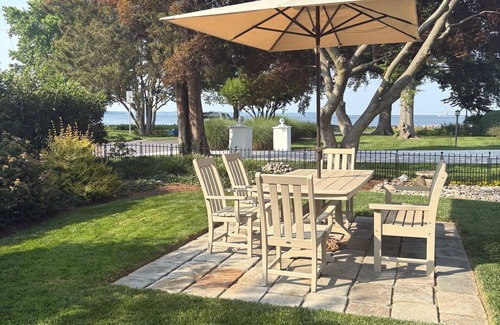 Annapolis House | Steps away from the Chesapeake Bay in the unique Bay Ridge community!