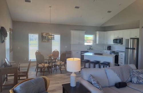 Port St. Joe House | Steps Away from the Beach, Charming 2/2 Cottage in Port St. Joe.