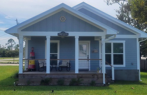 Port St. Joe House | Steps Away from the Beach, Charming 2/2 Cottage in Port St. Joe.