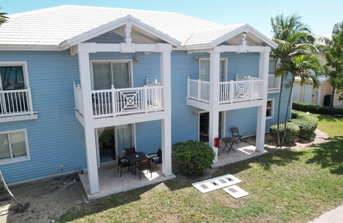 Alice Town Apartment | Steps from Beach Posh Villa Optional Golf Cart