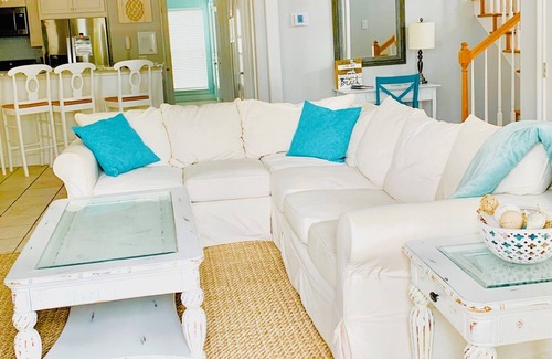 Crystal Shores House | STEPS FROM BEACH - PRIVATE RETREAT - SCREENED PORCH