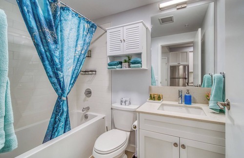 Crescent Heights Apartment | Steps from Downtown Calgary with a huge balcony with amazing view !
