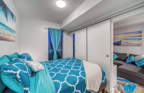 Crescent Heights Apartment | Steps from Downtown Calgary with a huge balcony with amazing view !