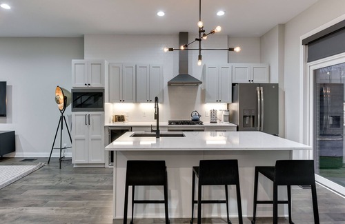 Dahlman House | Steps from Downtown Omaha! Rooftop firepit & luxury accommodations