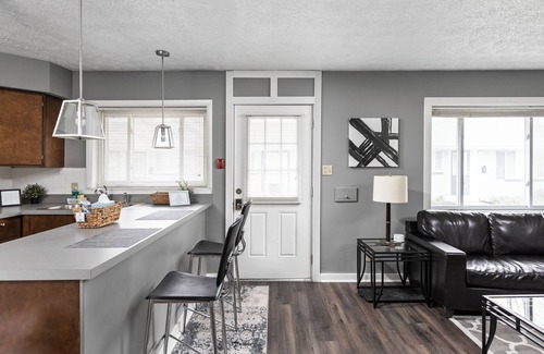 Mapleton/Fall Creek Apartment | Steps from Dwntn Apt