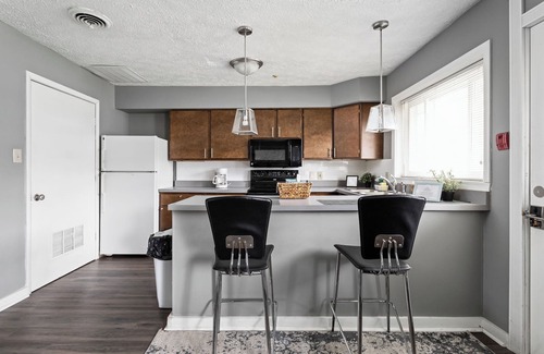 Mapleton/Fall Creek Apartment | Steps from Dwntn Apt