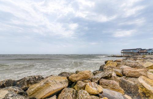 San Luis House | Steps from Gulf Freeport Home with Water Views