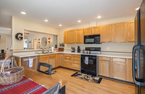 Roslyn House | Steps from historic downtown Roslyn and trailheads