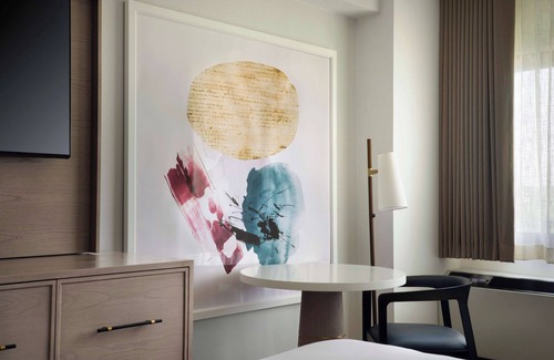 White Plains Resort | Steps from Shops & Transit – Central White Plains Suite