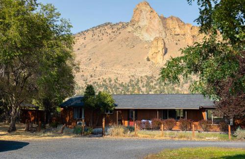 Terrebonne House | Steps from Smith Rock in Prime Location