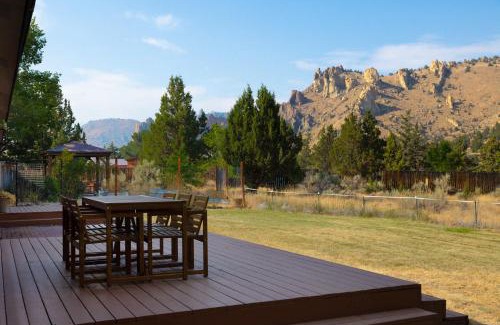 Terrebonne House | Steps from Smith Rock in Prime Location