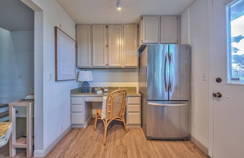 Monterey House | Steps from the Beach and Restaurants with 2 Masterbedrooms
