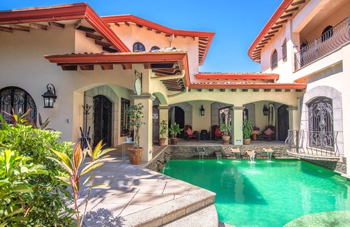 Jaco Villa | Steps from the beach ! Stunning Villa w/concierge, butler, doorman.