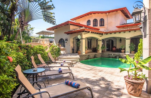 Jaco Villa | Steps from the beach ! Stunning Villa w/concierge, butler, doorman.