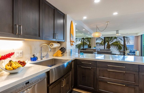 Honokowai Condo | Steps from the Sand ! Stunning Curated Interior Mahana at Kaanapali. Fully AC!