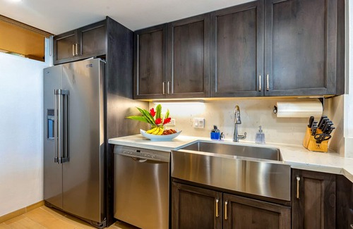 Honokowai Condo | Steps from the Sand ! Stunning Curated Interior Mahana at Kaanapali. Fully AC!