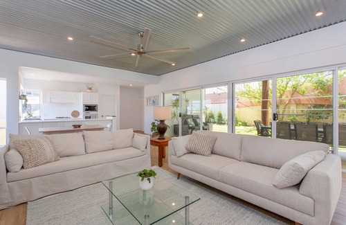 Scarborough Apartment | Steps from the sea