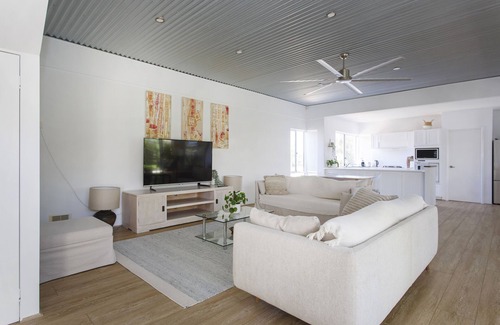 Scarborough Apartment | Steps from the sea