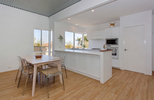Scarborough Apartment | Steps from the sea