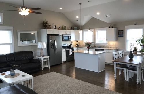 Colington Cottage | Steps from the Avalon Beach and Pier