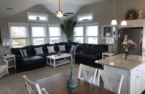 Colington Cottage | Steps from the Avalon Beach and Pier