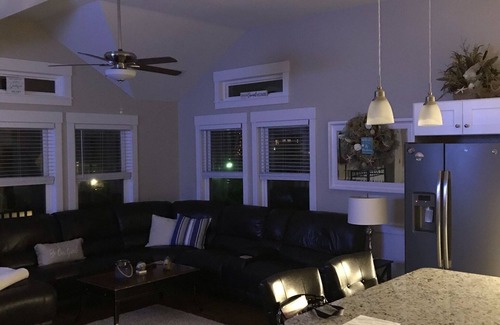 Colington Cottage | Steps from the Avalon Beach and Pier