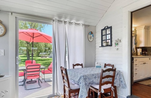 Barnstable House | STEPS TO A PRIVATE BEACH. WALK TO MARINA AND RESTAURANTS!